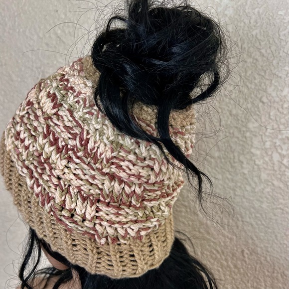 Handmade Knit Messy Bun High Ponytail Beanie Hat Basket Weave Neutral One Size - Picture 2 of 7